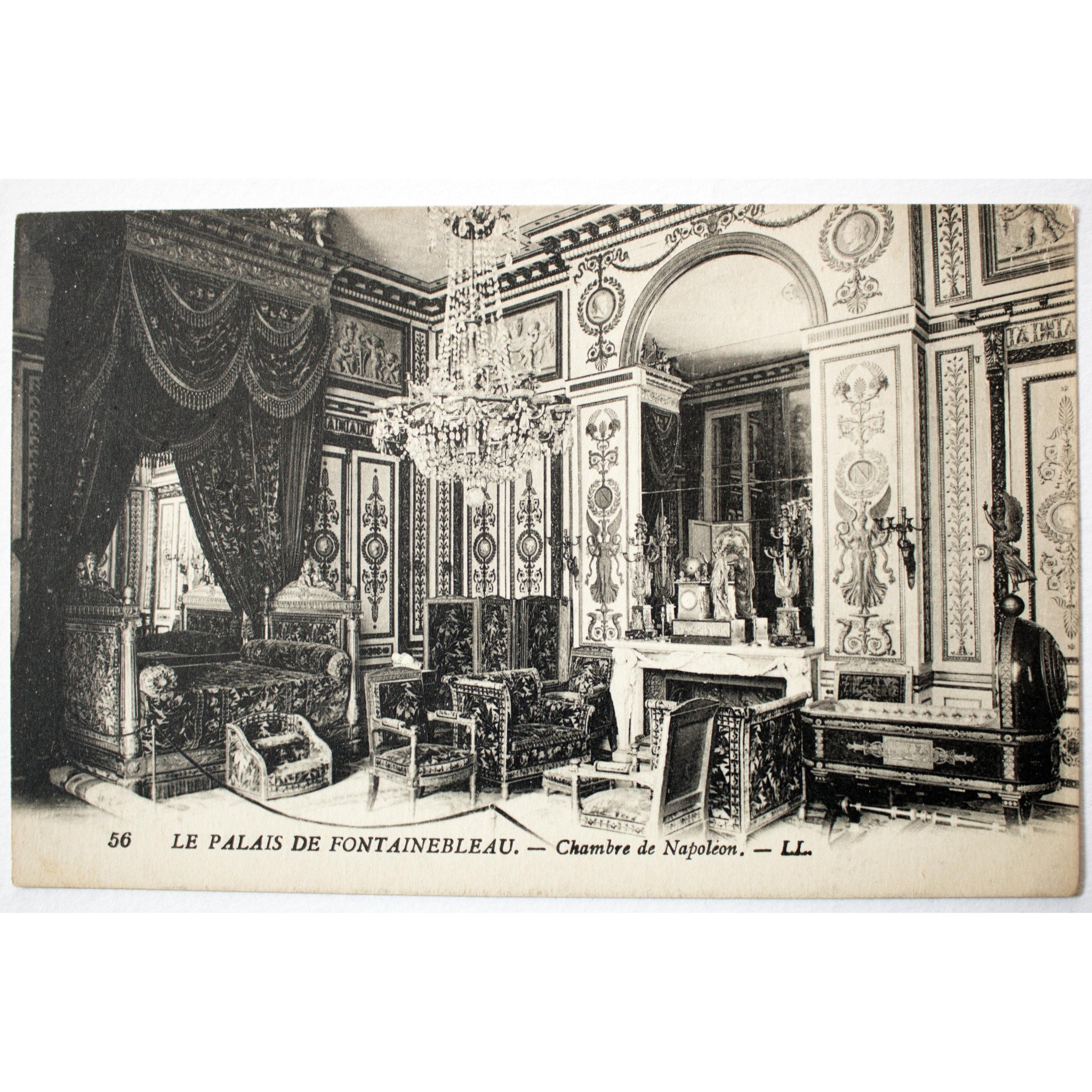 LL (Léon & Lévy) Postcard 'Le Palais de Fontainebleau'