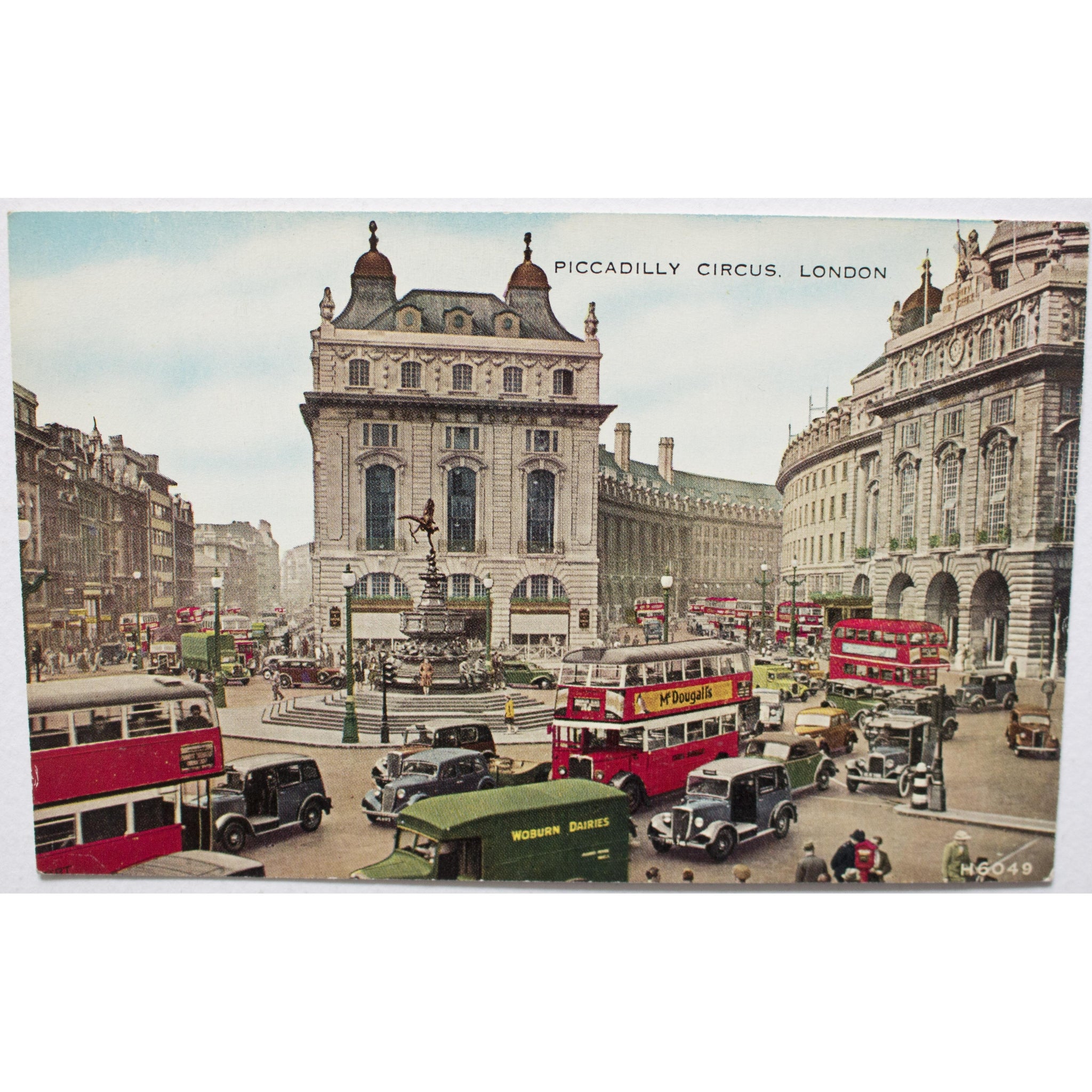 Valentine's 'Valesque' Postcard 'Piccadilly Circus, London'