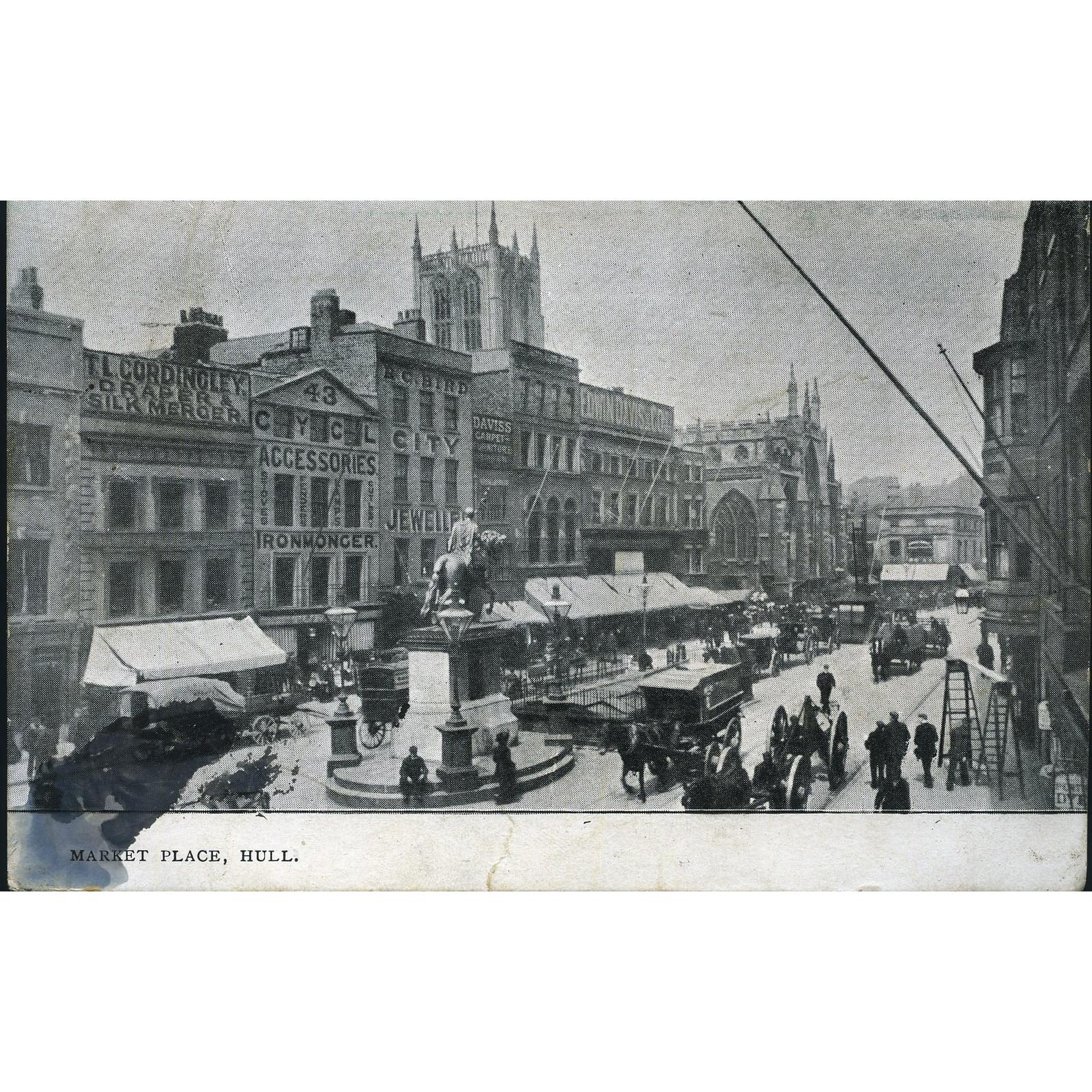 Postcard 'Market Place, Hull'