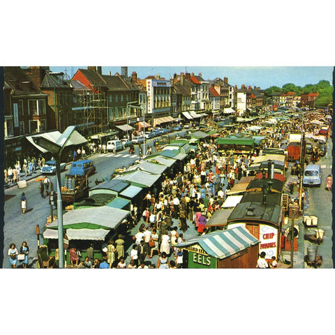 Lansdowne Publishing Co. Postcard 'Busy Market Place, Great Yarmouth'