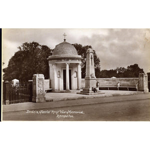 Postcard 'Beds' & Herts Regt War Memorial, Kempton'