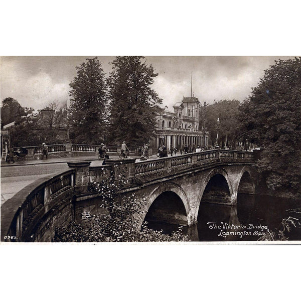 Postcard 'The Victoria Bridge, Leamington Spa'