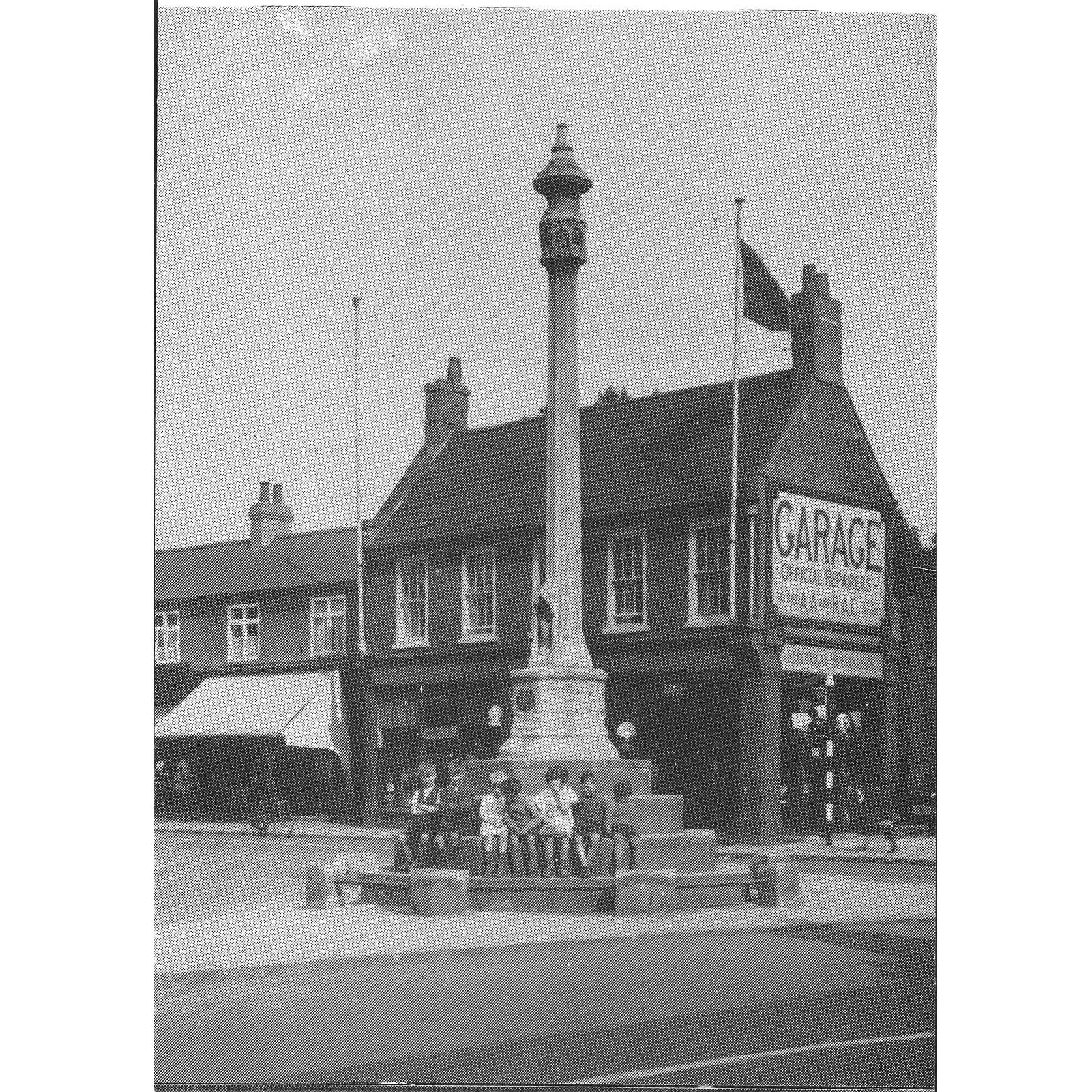 Photographic Postcard 'Beaumond Cross'