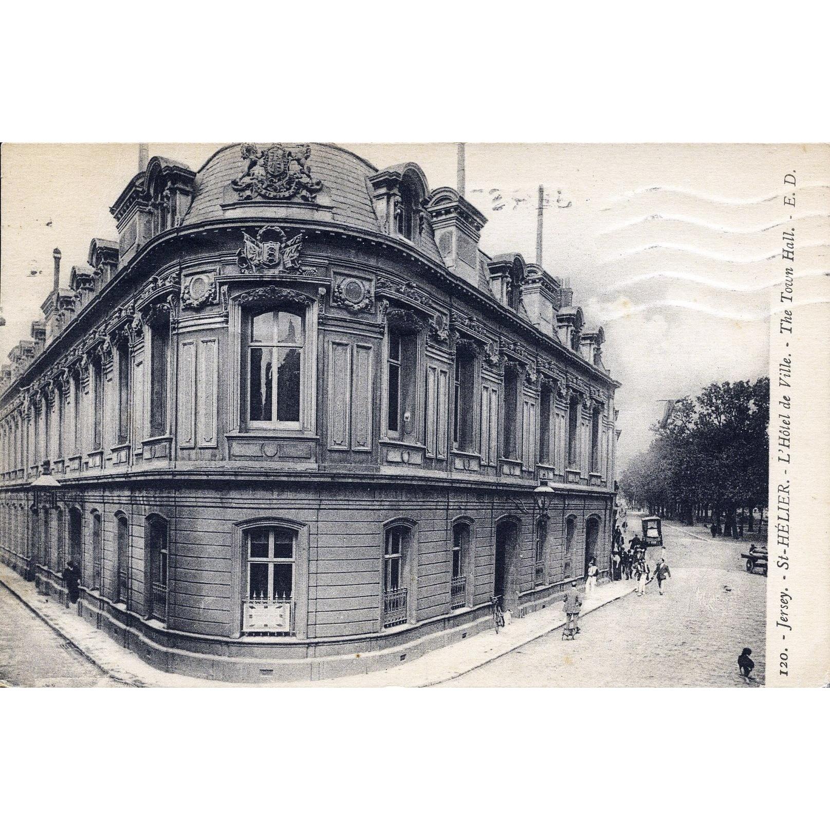 E.D. Postcard 'Jersey.- St. Hellier.- L'hotle de Ville.- The Town Hall'